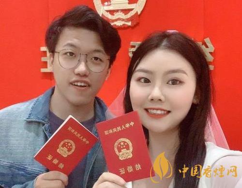 90后同名同姓情侶領證結婚 太有夫妻緣了！