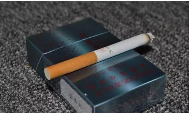 黃鶴樓游泳回歸，爺爺輩最喜愛的香煙品牌
