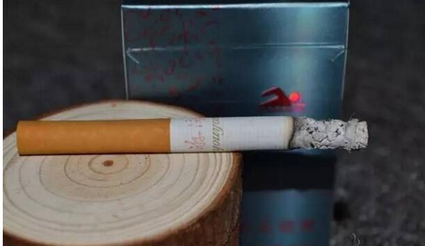 黃鶴樓游泳回歸，爺爺輩最喜愛的香煙品牌